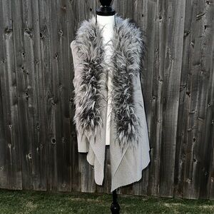 La Seine- Gray Faux Fur Trimmed Women's Cardigan  Vest Cape EUC